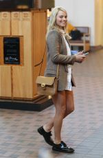 MARGOT ROBBIE Arrives at Albuquerque International Sunport