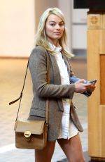 MARGOT ROBBIE Arrives at Albuquerque International Sunport