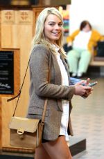 MARGOT ROBBIE Arrives at Albuquerque International Sunport