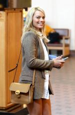 MARGOT ROBBIE Arrives at Albuquerque International Sunport