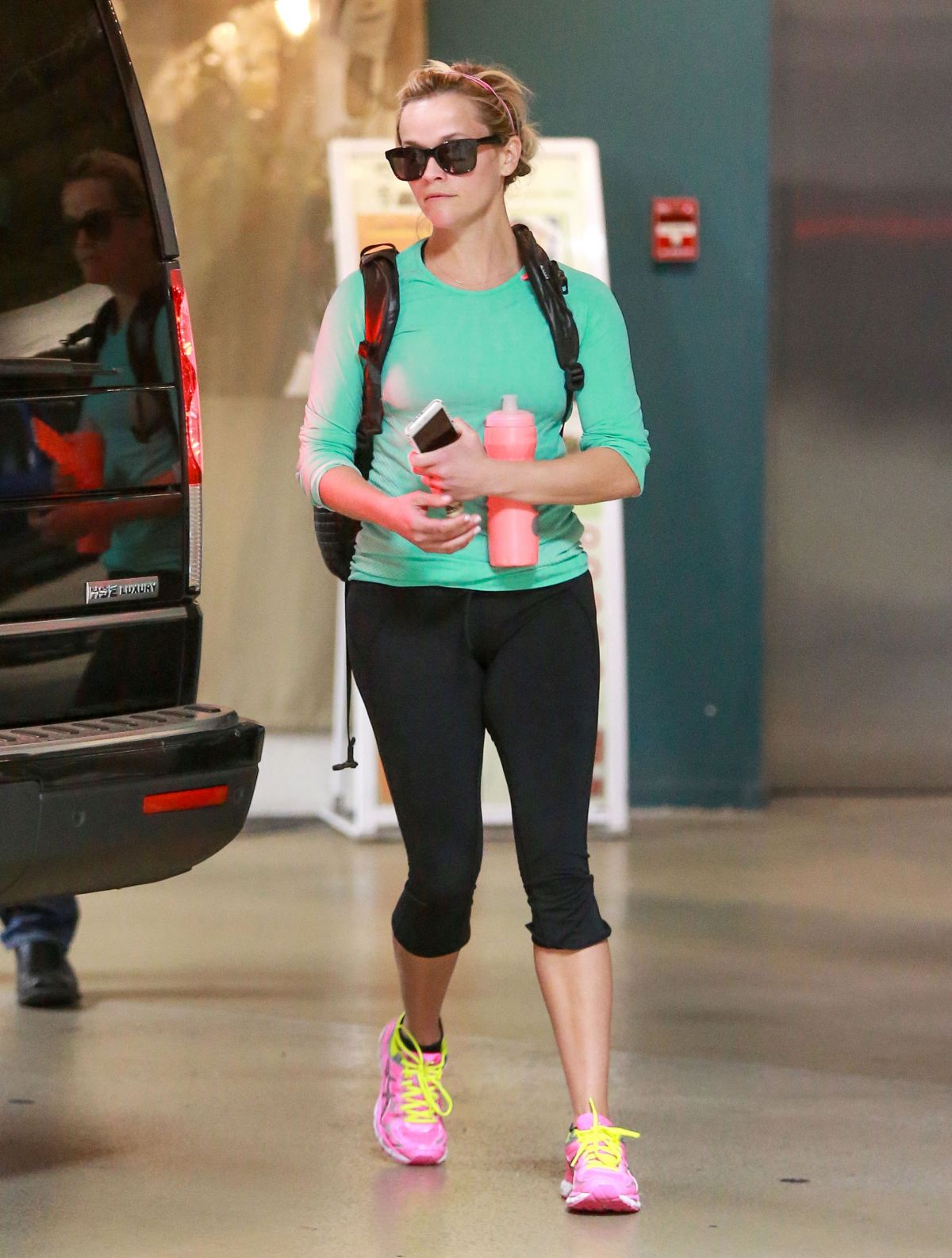 REESE WITHERSPOON in Tights Leaves a Gym in Santa Monica 2002 REESE WITHERSPOON in Tights Leaves a Gym in Santa Monica 2002