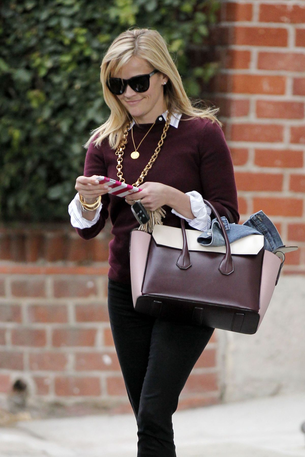 REESE WITHERSPOON Leaves Her Office in Beverly Hills 2702 REESE WITHERSPOON Leaves Her Office in Beverly Hills 2702