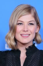 ROSAMUND PIKE at Virtuosos Award at 2015 Santa Barbara International Film Festival
