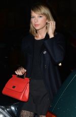 TAYLOR SWIFT Arrives at Claridges Hotel in London