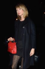 TAYLOR SWIFT Arrives at Claridges Hotel in London