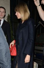 TAYLOR SWIFT Arrives at Claridges Hotel in London