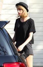 TAYLOR SWIFT Out and About in Los Angeles 0402