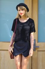 TAYLOR SWIFT Out and About in Los Angeles 0402
