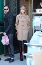 TAYLOR SWIFT Out and About in New York 1302