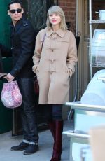 TAYLOR SWIFT Out and About in New York 1302