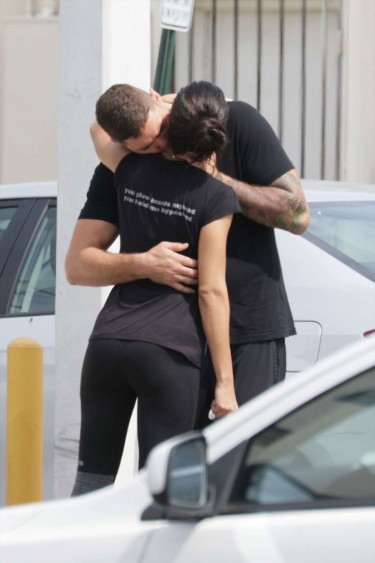 ADRIANA LIMA Kisses with New Boyfriend