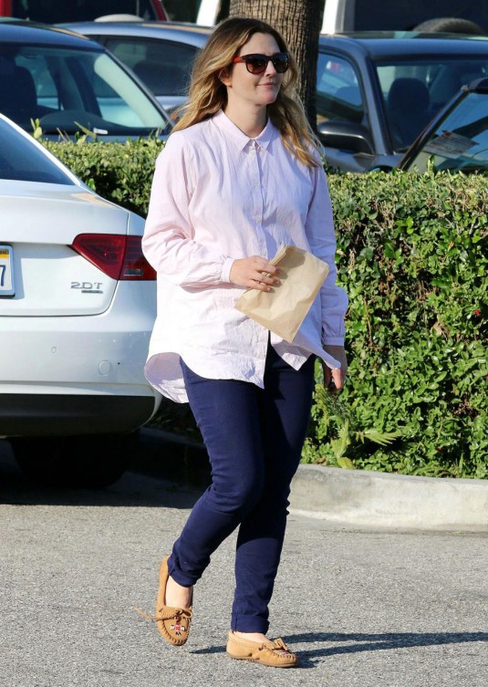 DREW BARRYMORE Shopping for Grocery