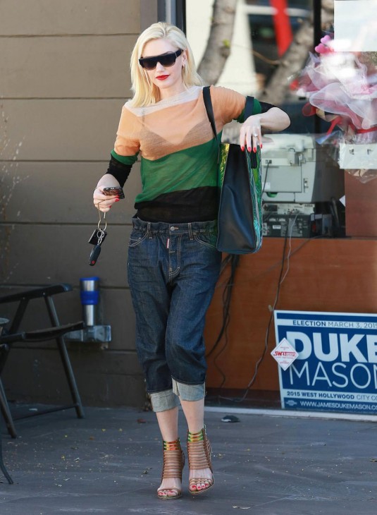 GWEN STEFANI at Planet Nails