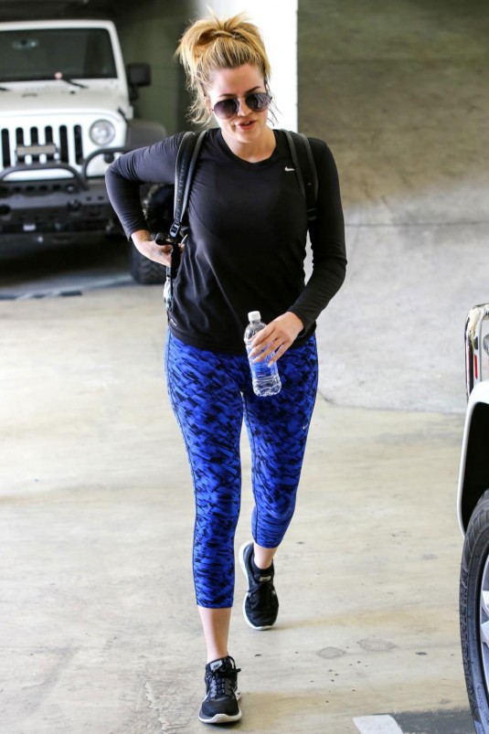 KHLOE KARDASHIAN Arrives at a Gym