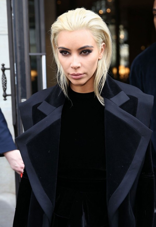 KIM KARDASHIAN Shows off Blonde Hairdo