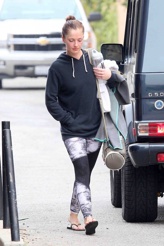 MINKA KELLY Leaves a Yoga Class