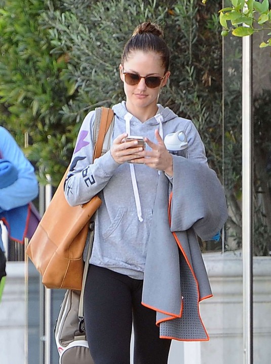 MINKA KELLY Leaves Yoga Class