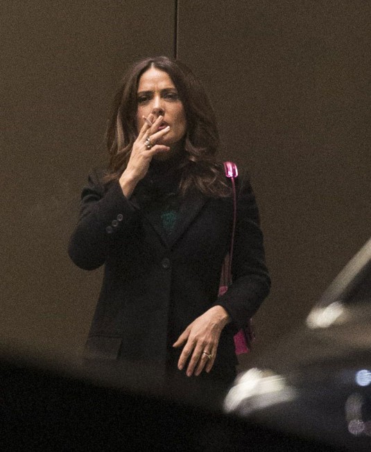 SALMA HAYEK Smoking Outside Christopher Kane Store