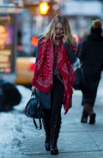 DAKOTA FANNING Out and About in New York 0603