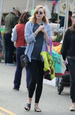 ELIZABETH OLSEN Shopping at Farmer