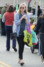 ELIZABETH OLSEN Shopping at Farmer