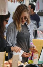 ELIZABETH OLSEN Shopping at Farmer