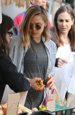 ELIZABETH OLSEN Shopping at Farmer
