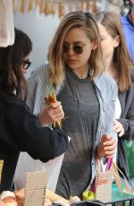 ELIZABETH OLSEN Shopping at Farmer