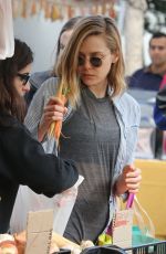 ELIZABETH OLSEN Shopping at Farmer