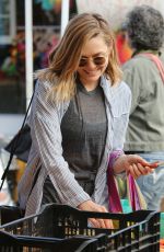 ELIZABETH OLSEN Shopping at Farmer