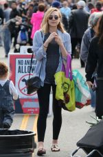ELIZABETH OLSEN Shopping at Farmer