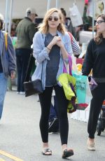 ELIZABETH OLSEN Shopping at Farmer