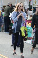ELIZABETH OLSEN Shopping at Farmer