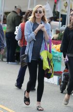 ELIZABETH OLSEN Shopping at Farmer
