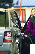 EMMA ROBERTS at Gas Station in Big Bear Lakes