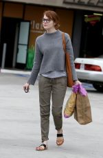 EMMA STONE Shopping for Grocery in Malibu 1103