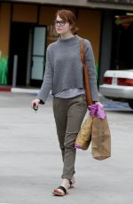 EMMA STONE Shopping for Grocery in Malibu 1103