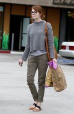 EMMA STONE Shopping for Grocery in Malibu 1103