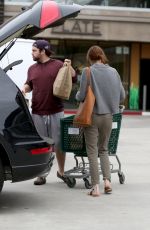 EMMA STONE Shopping for Grocery in Malibu 1103