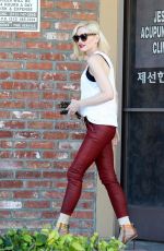 GWEN STEFANI Arrives at Her Acupuncture Clinic in Los Angeles 1303