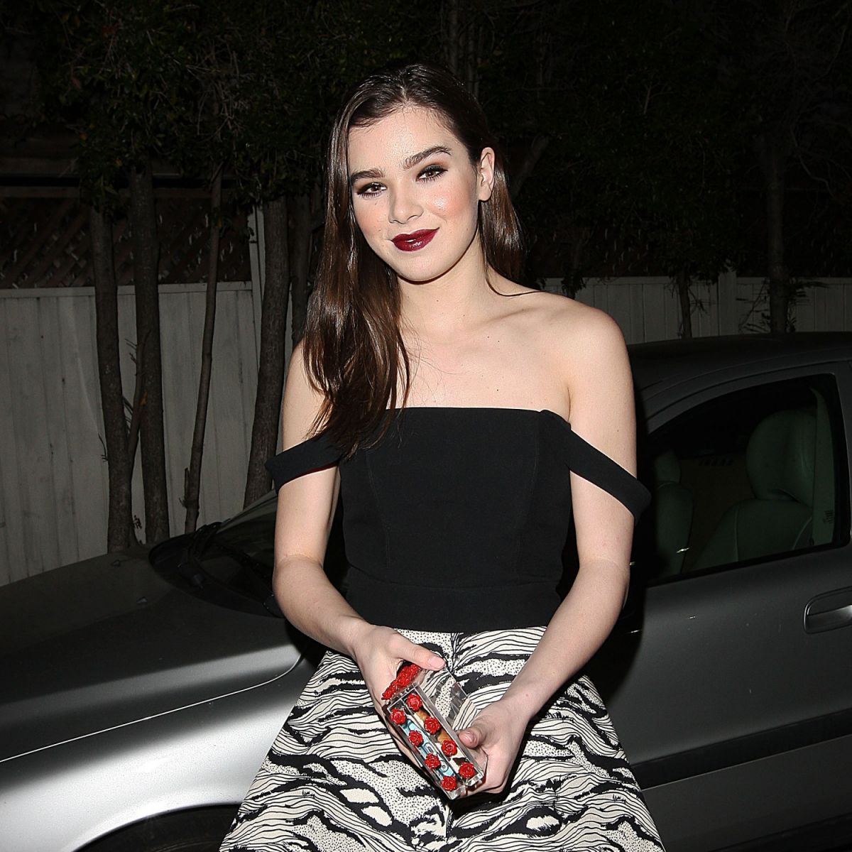 HAILEE STEINFELD at Nick Jonas HAILEE STEINFELD at Nick Jonas