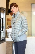 JENNIFER GARNER Shoping at Beaming Store in Santa Monica