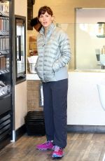 JENNIFER GARNER Shoping at Beaming Store in Santa Monica
