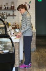 JENNIFER GARNER Shoping at Beaming Store in Santa Monica