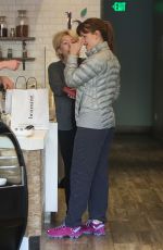JENNIFER GARNER Shoping at Beaming Store in Santa Monica