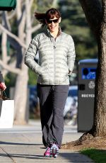 JENNIFER GARNER Shoping at Beaming Store in Santa Monica