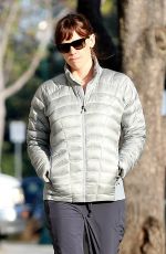 JENNIFER GARNER Shoping at Beaming Store in Santa Monica