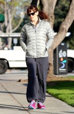 JENNIFER GARNER Shoping at Beaming Store in Santa Monica