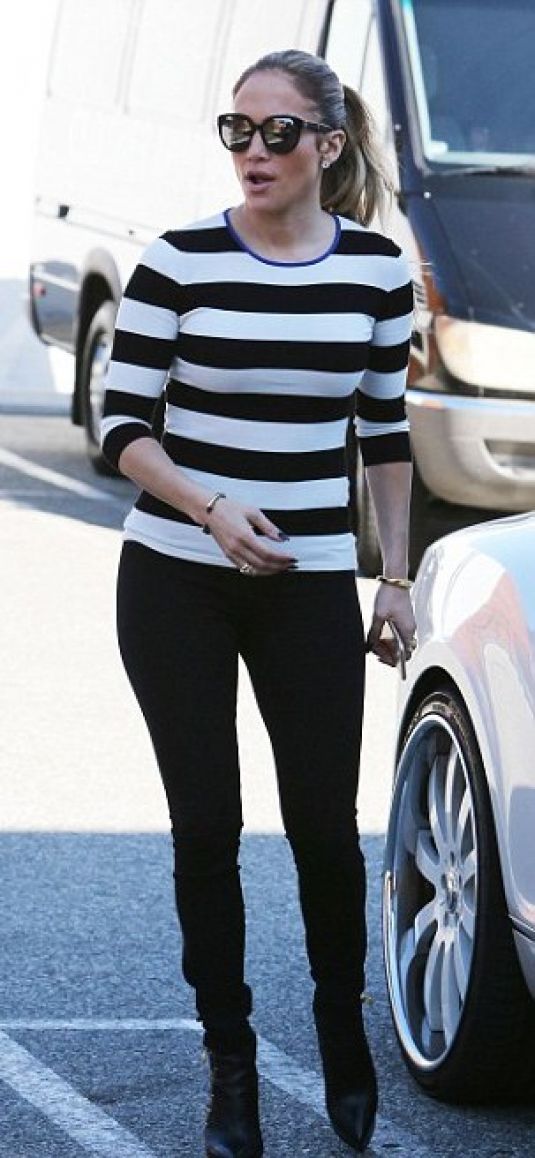 JENNIFER LOPEZ Out and About in Hollywood JENNIFER LOPEZ Out and About in Hollywood