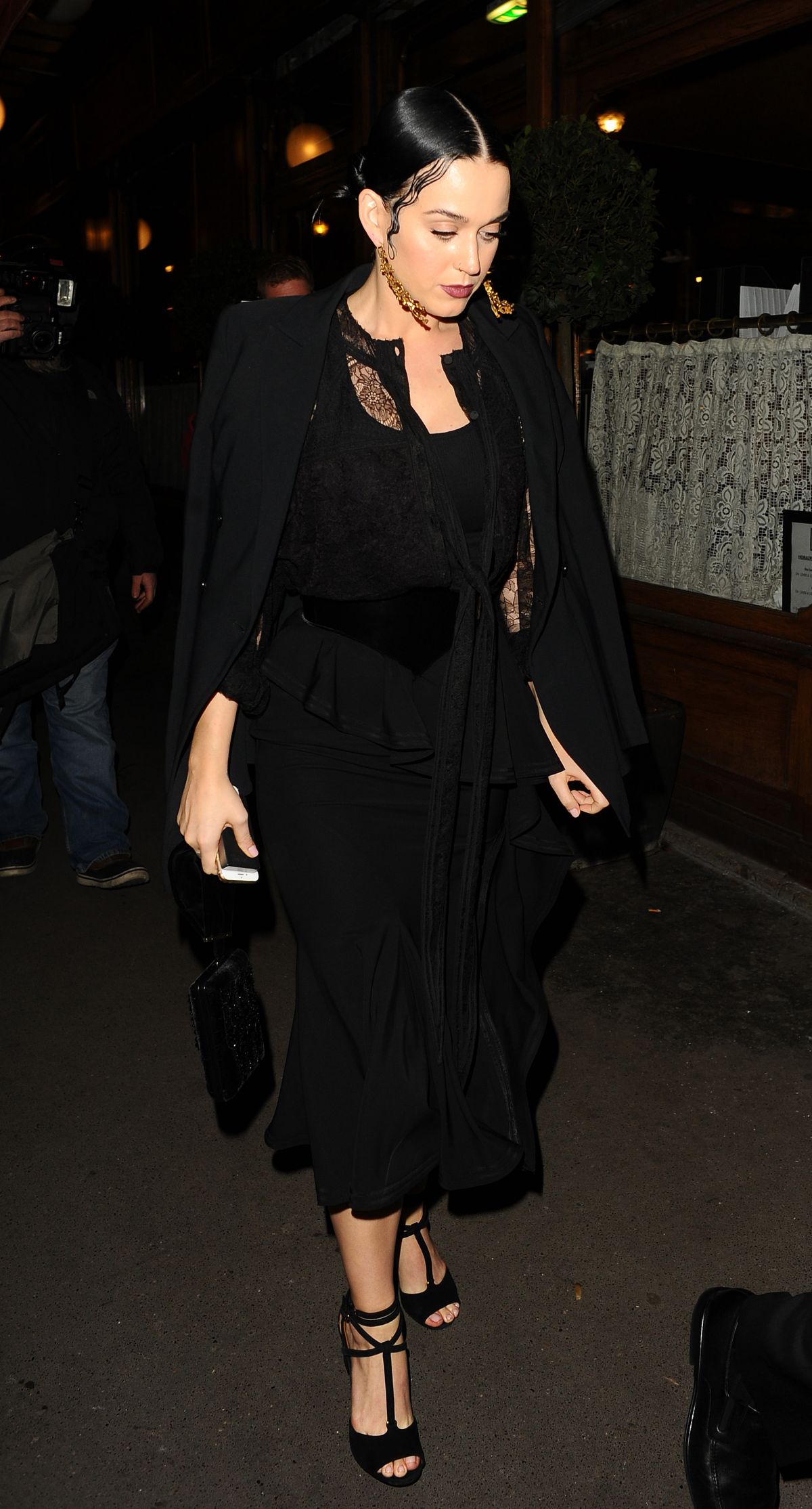 KATY PERRY Arrives at Givenchy Fashion Show in Paris – HawtCelebs